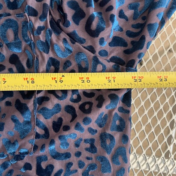 Umgee Sz 2X Blue Leopard Print Sheer Burnout Crushed Velvet Button Up Blouse - Picture 9 of 11